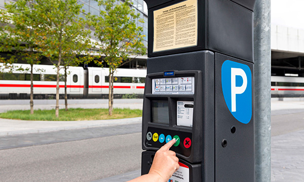 Parkscheinautomat der DB Bahnpark
