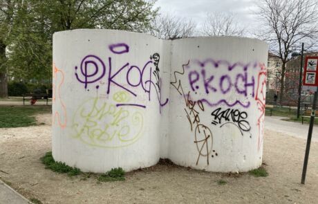 Lüftungsschaft mit Graffiti
